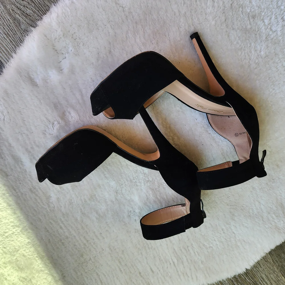 Dream Pairs Black Suede Platform Heels - Size 7.5 - Picture 5 of 6